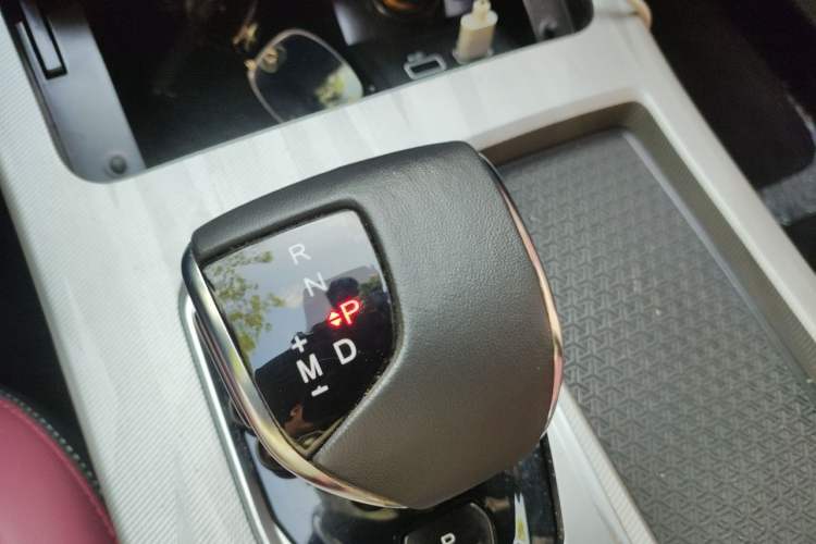Used JETOUR X70 PLUS 2023 1.5T DCT Brave PLUS 7-Seater Gear Lever