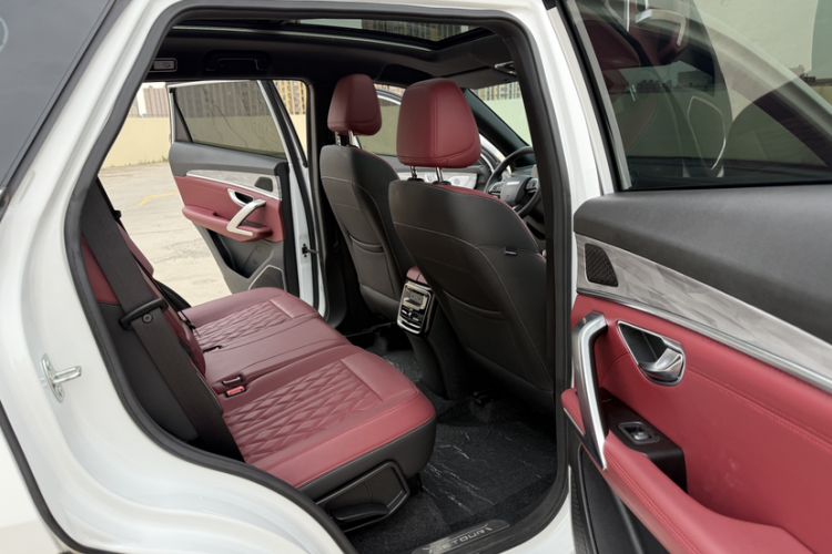 Used JETOUR X70 PLUS 2023 1.5T DCT Brave PLUS 5-Seater Interior 10