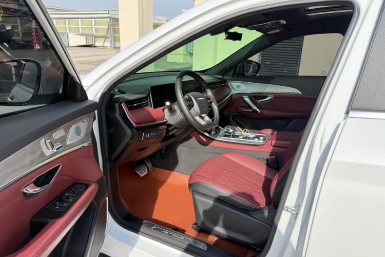 Used JETOUR X70 PLUS 2023 1.5T DCT Brave PLUS 5-Seater Interior 2