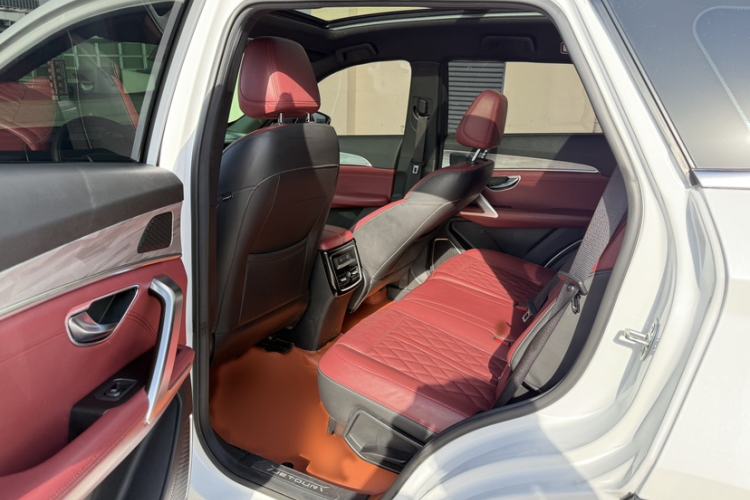 Used JETOUR X70 PLUS 2023 1.5T DCT Brave PLUS 5-Seater Interior 6