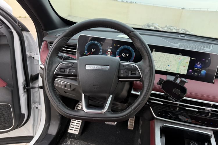 Used JETOUR X70 PLUS 2023 1.5T DCT Brave PLUS 5-Seater Interior 8