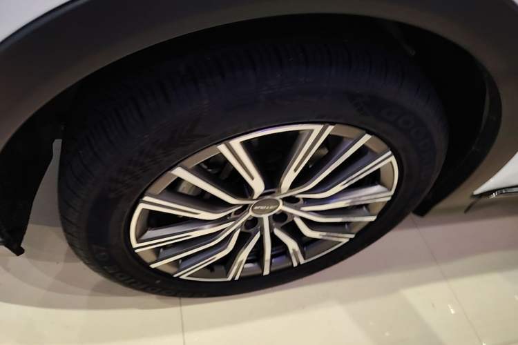Used JETOUR X70 PLUS 2023 1.5T DCT Ziqiang PRO+ 7-Seater Left Front Wheel Hub