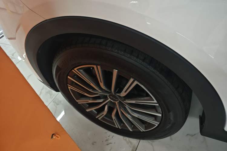 Used JETOUR X70 PLUS 2023 1.5T DCT Ziqiang PRO 5-Seater Left Front Wheel Hub