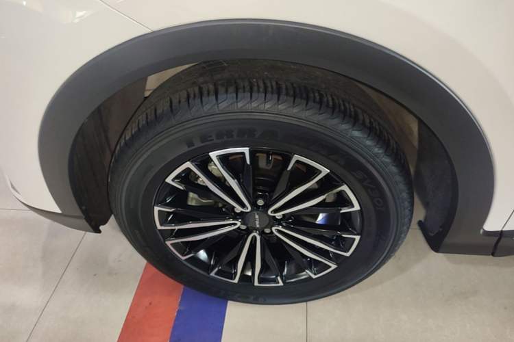 Used JETOUR X70 PLUS 2023 1.5T Manual Self-Reliant 5-Seater Left Front Wheel Hub