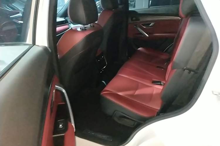 Used JETOUR X70 PLUS 2023 1.5T DCT Ziqiang PRO 7-Seater Left Rear Seat