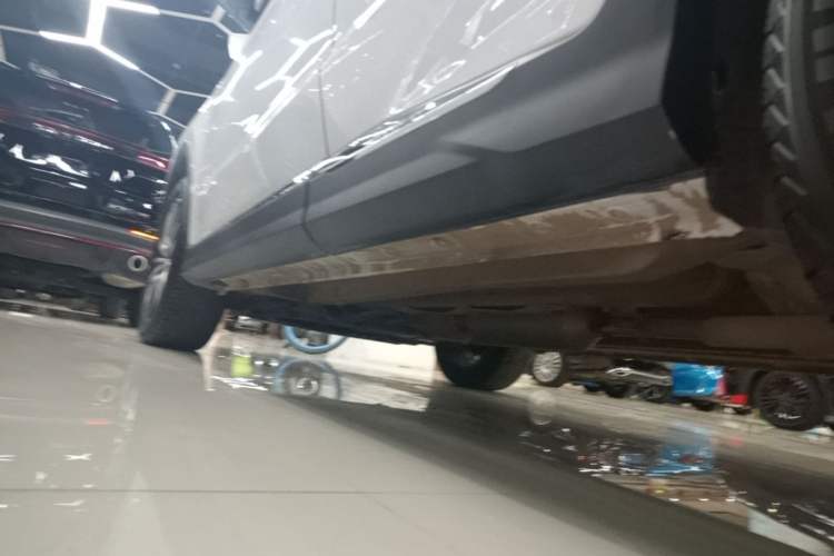 Used JETOUR X70 PLUS 2023 1.5T DCT Brave PLUS 5-Seater Left Side Sill