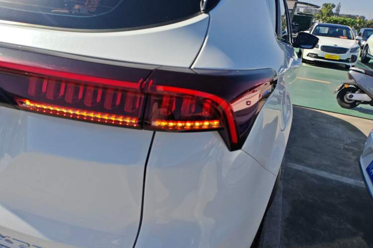 Used JETOUR X70 PLUS 2023 1.5T DCT Brave PLUS 7-Seater Right Rear Taillight
