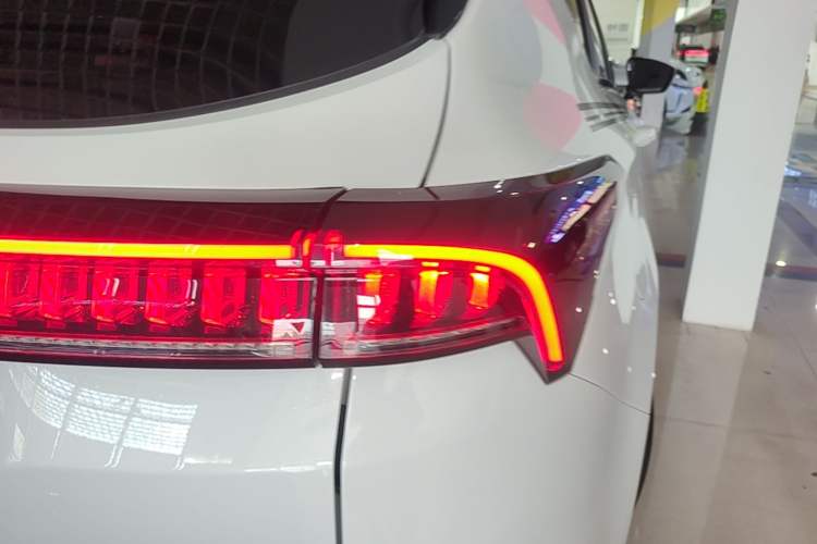Used JETOUR X70 PLUS 2023 1.5T Manual Self-Reliant 5-Seater Right Rear Taillight