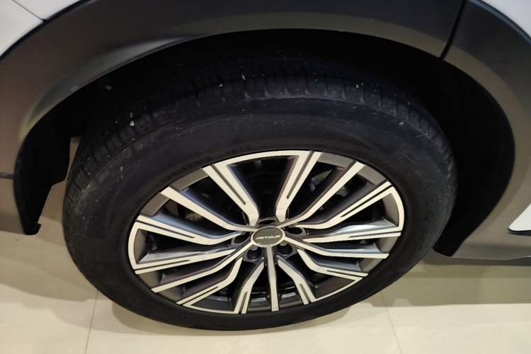Used JETOUR X70 PLUS 2023 1.5T DCT Ziqiang PRO+ 7-Seater Right Rear Wheel Hub