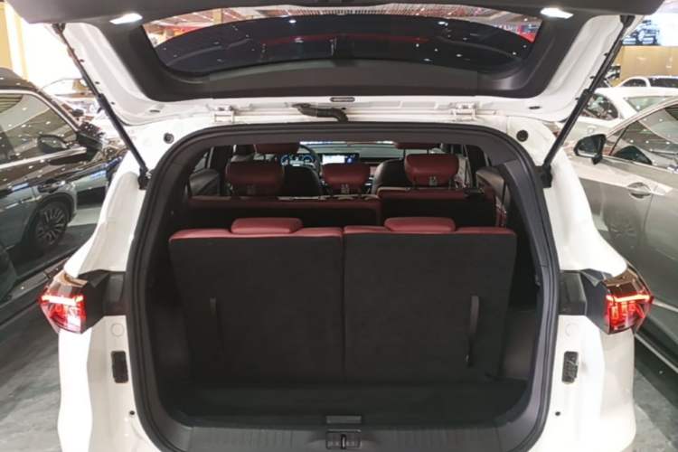 Used JETOUR X70 PLUS 2023 1.5T DCT Brave PLUS 7-Seater Trunk