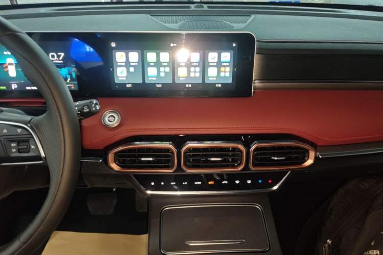 Used JETOUR X70 PLUS 2024 Champion Edition 1.5T DCT Champion MAX 7-Seater Audio And AC Panel