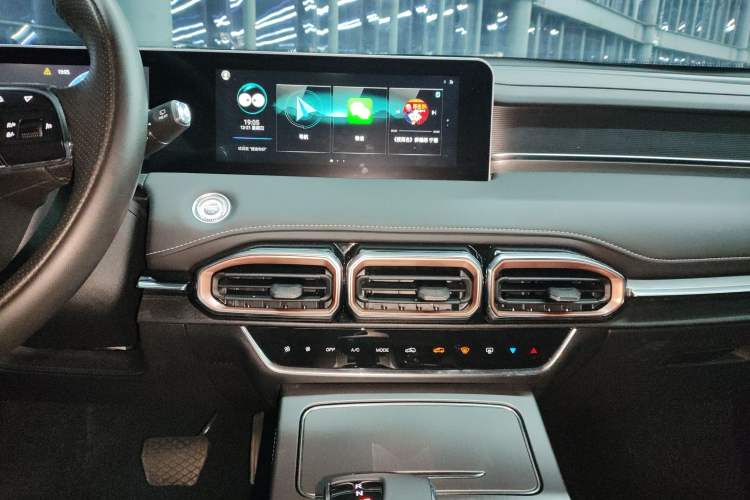Used JETOUR X70 PLUS 2024 Champion Edition 1.5T DCT Champion PRO 7-Seater Audio And AC Panel