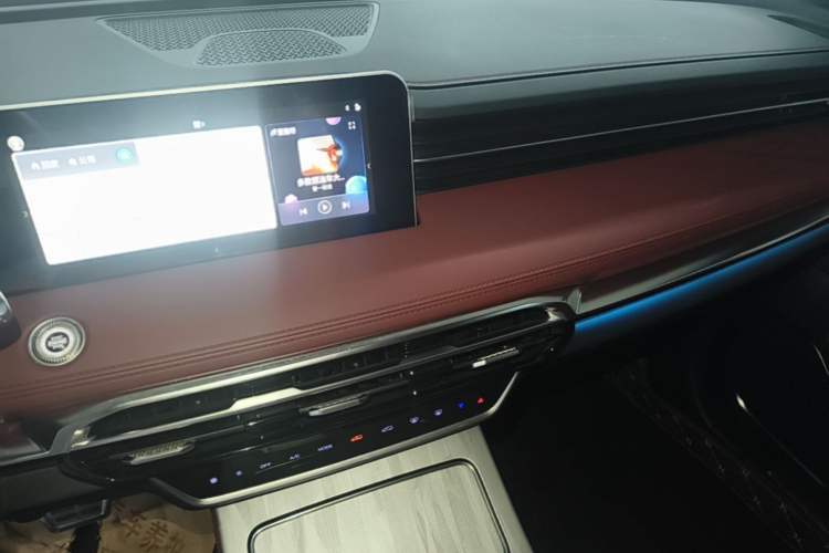 Used JETOUR X70 PLUS 2024 1.6T DCT Luxury Edition 7-Seater Audio And AC Panel