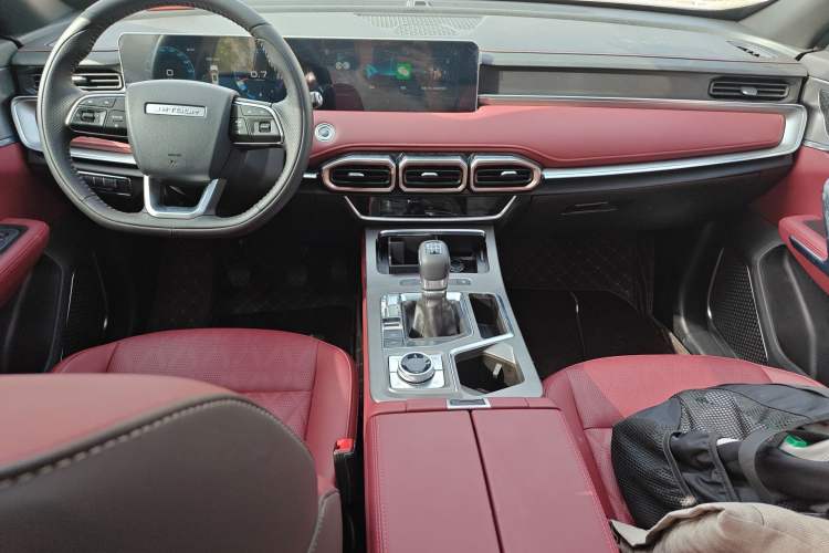 Used JETOUR X70 PLUS 2024 Champion Edition 1.5T Manual Champion 5-Seater Center Console