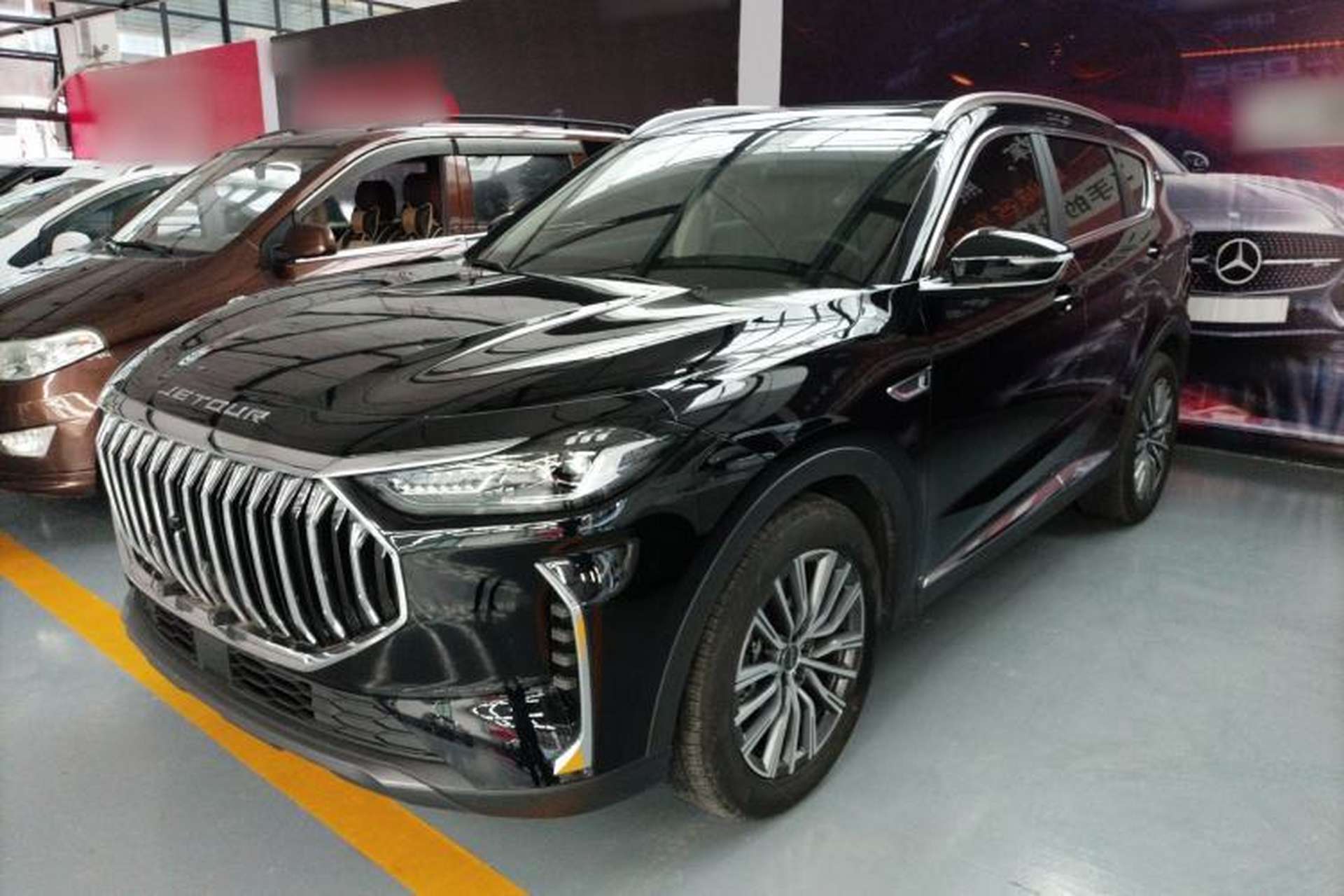 Used JETOUR X70 PLUS 2024 Champion Edition 1.5T DCT Champion MAX+ 5-seater Front Left 45 Deg