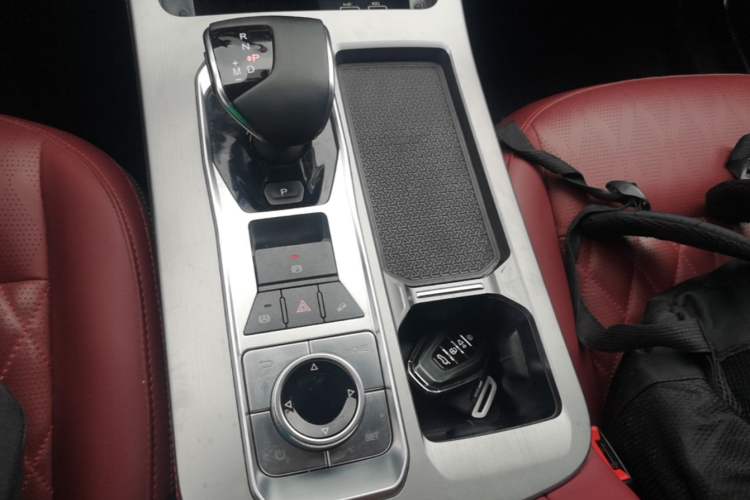 Used JETOUR X70 PLUS 2024 Champion Edition 1.5T DCT Champion MAX 7-Seater Gear Lever