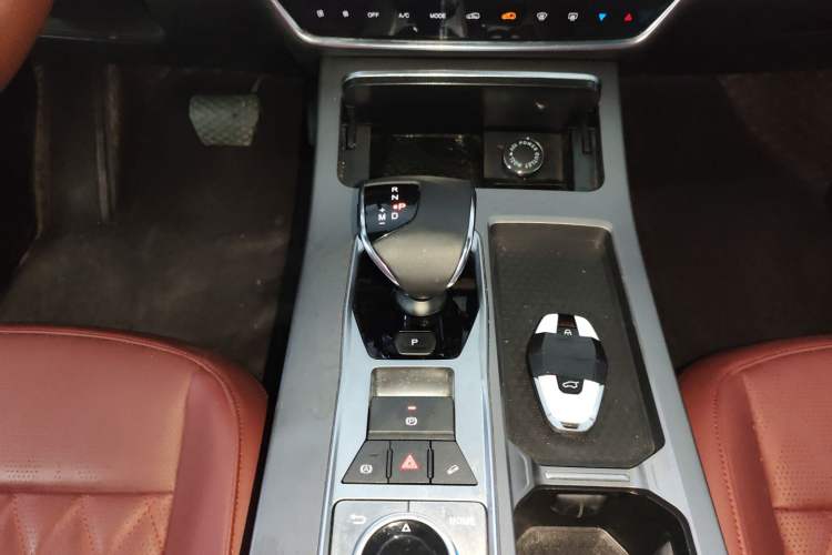 Used JETOUR X70 PLUS 2024 Champion Edition 1.5T DCT Champion MAX 5-Seater Gear Lever