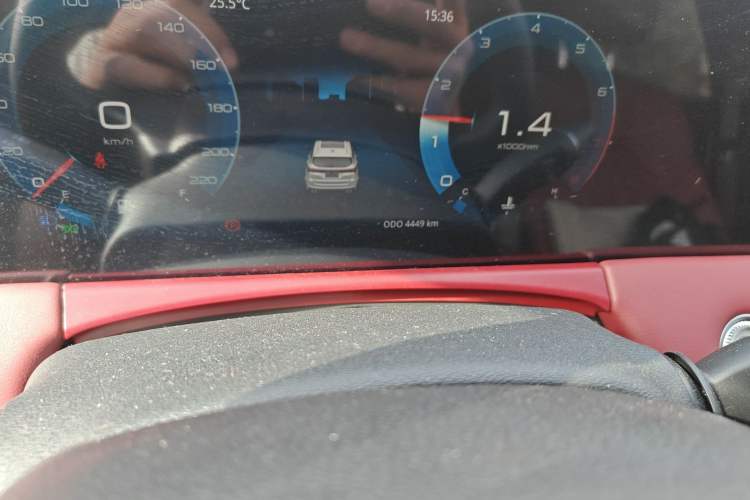Used JETOUR X70 PLUS 2024 Champion Edition 1.5T Manual Champion 5-Seater Odometer Close Up