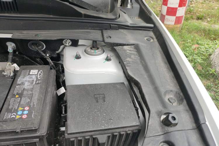 Used JETOUR X70 PLUS 2024 Champion Edition 1.5T Manual 7-Seater Engine Bay Left