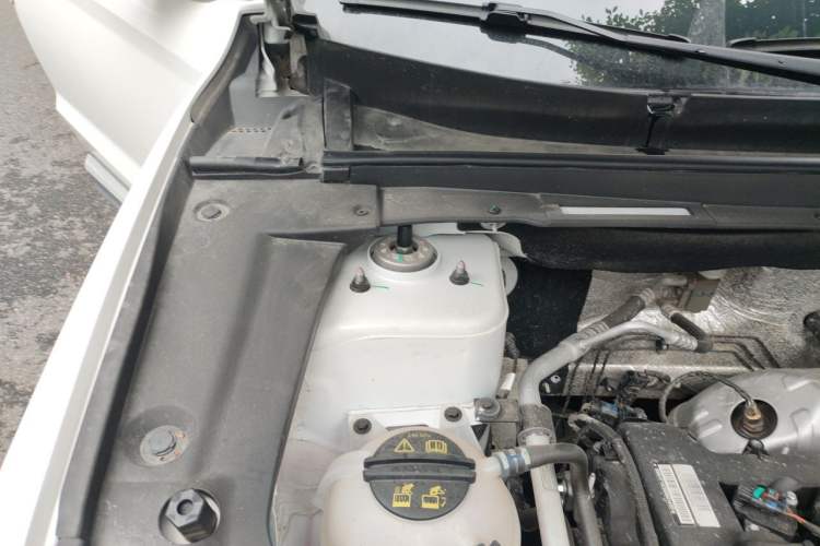 Used JETOUR X70 PLUS 2024 Champion Edition 1.5T Manual 7-Seater Engine Bay Right