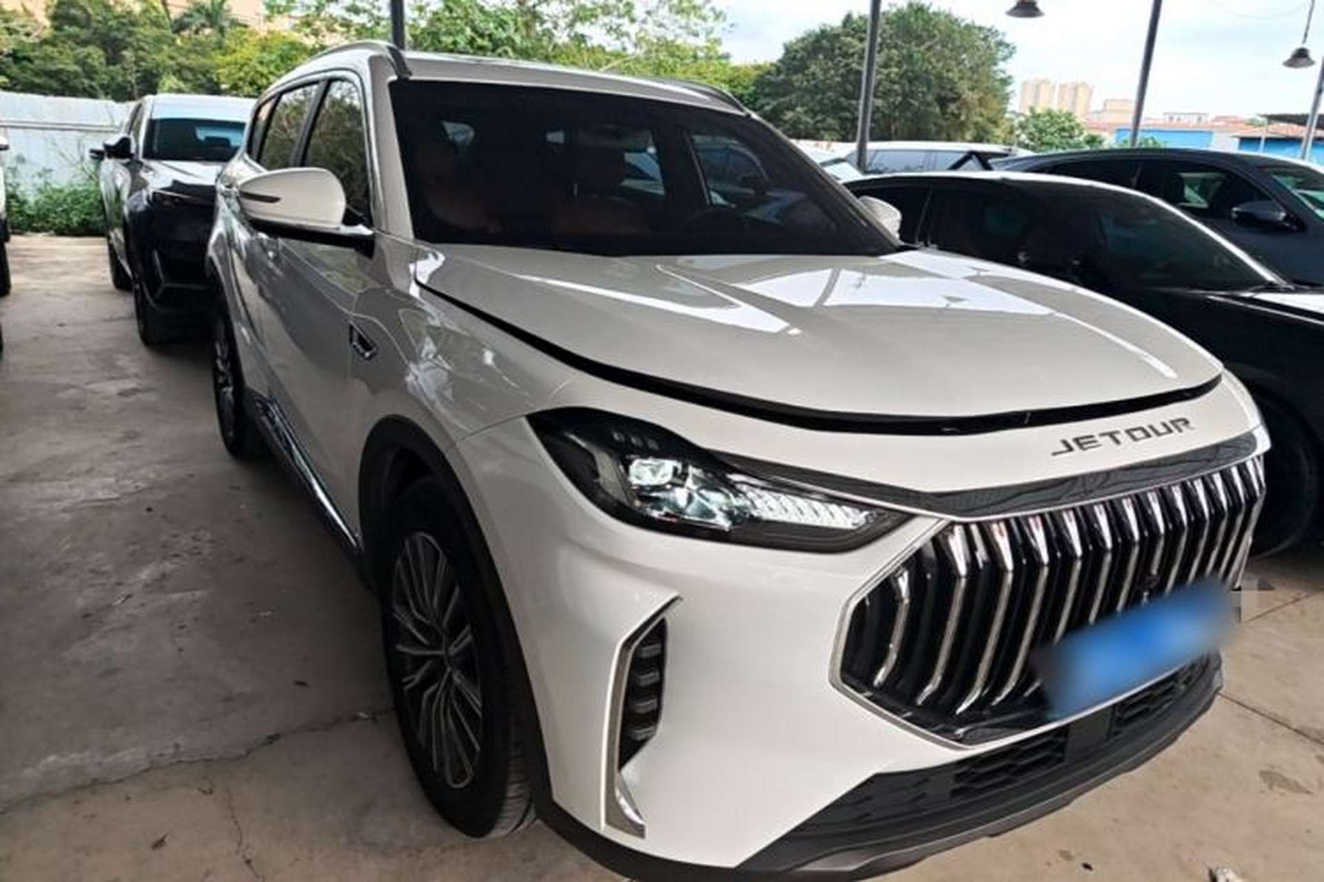 Used JETOUR X70 PLUS 2024 Champion Edition 1.5T DCT Champion MAX+ 5-seater Front Right 45 Deg