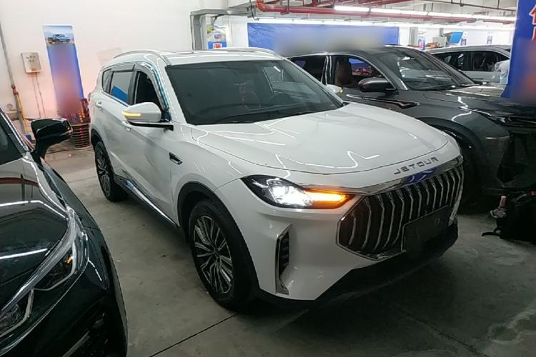 Used JETOUR X70 PLUS 2024 Champion Edition 1.5T DCT Champion MAX 5-Seater Front Right 45 Deg