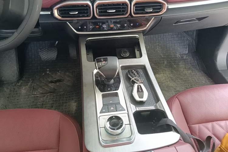 Used JETOUR X70 PLUS 2024 Champion Edition 1.5T DCT Champion PRO 7-Seater Gear Lever