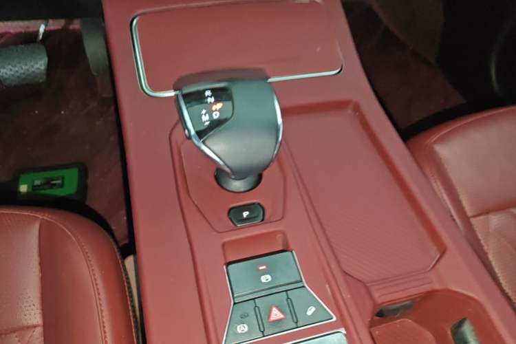 Used JETOUR X70 PLUS 2024 Champion Edition 1.5T DCT Champion PRO 7-Seater Gear Lever