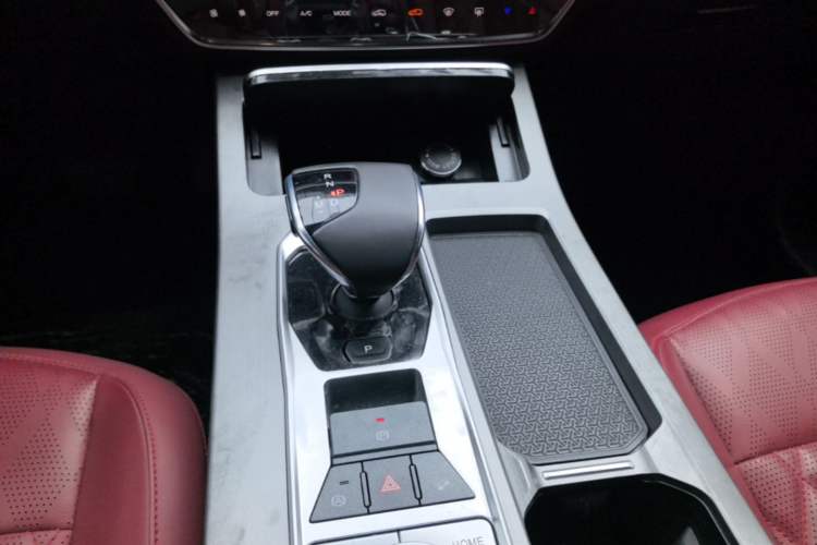 Used JETOUR X70 PLUS 2024 Champion Edition 1.5T DCT Champion MAX 7-Seater Gear Lever