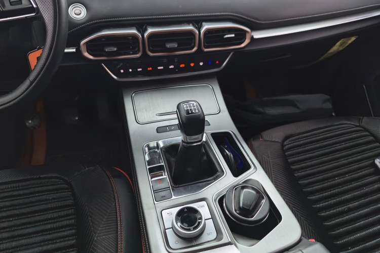 Used JETOUR X70 PLUS 2024 Champion Edition 1.5T Manual 7-Seater Gear Lever