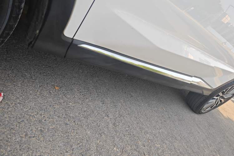 Used JETOUR X70 PLUS 2024 Champion Edition 1.5T DCT Champion MAX 5-Seater Left Side Sill