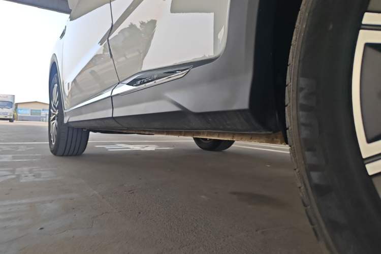 Used JETOUR X70 PLUS 2024 Champion Edition 1.5T DCT Champion PRO 5-Seater Left Side Sill