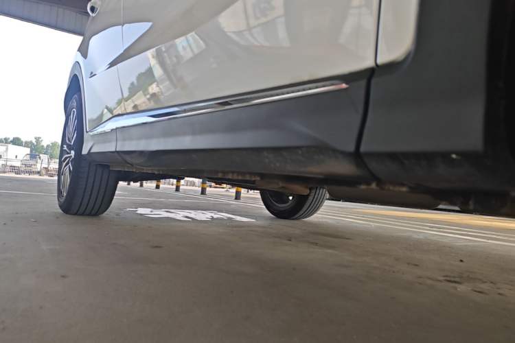 Used JETOUR X70 PLUS 2024 Champion Edition 1.5T DCT Champion PRO 5-Seater Right Side Sill