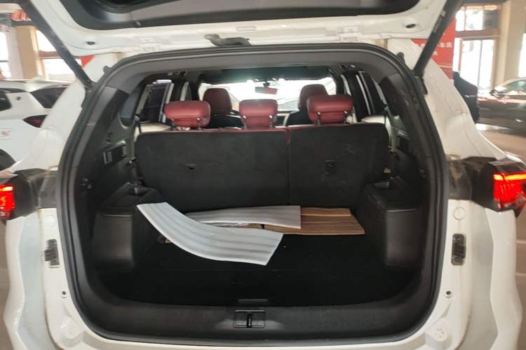 Used JETOUR X70 PLUS 2024 Champion Edition 1.5T DCT Champion MAX 5-Seater Trunk