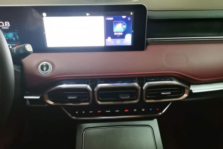 Used JETOUR X70 PLUS 2025 Champion Edition 1.5T DCT Champion MAX 5-seater Audio And AC Panel