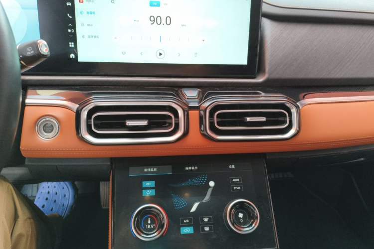 Used JETOUR X70 PLUS 2025 1.5T ZhiZhen Pailong Edition 5-Seater Audio And AC Panel
