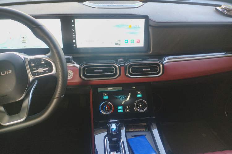 Used JETOUR X70 PLUS 2025 1.5T Luxury Dynamic Edition 7-Seater Audio And AC Panel
