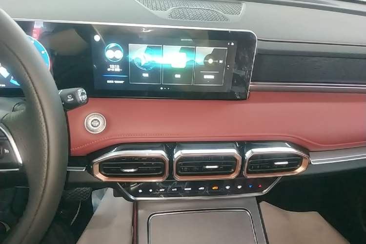 Used JETOUR X70 PLUS 2025 Champion Edition 1.5T DCT Champion PRO 5-Seater Audio And AC Panel