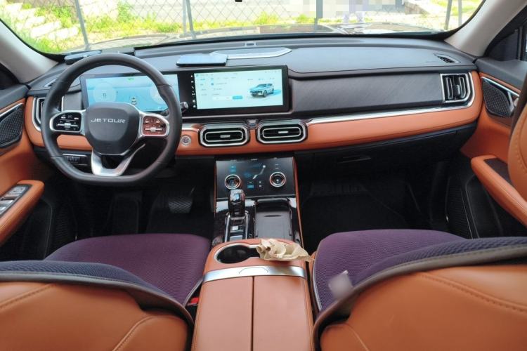 Used JETOUR X70 PLUS 2025 1.5T ZhiZhen Pailong Edition 5-Seater Center Console