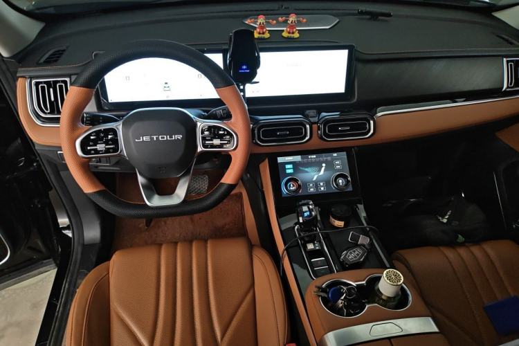 Used JETOUR X70 PLUS 2025 1.5T Flagship 7-Seater Center Console