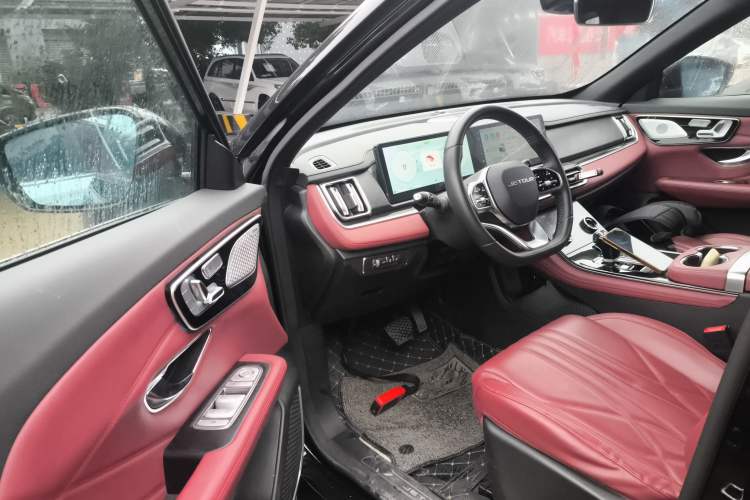 Used JETOUR X70 PLUS 2025 1.5T Flagship 7-Seater Driver Seat