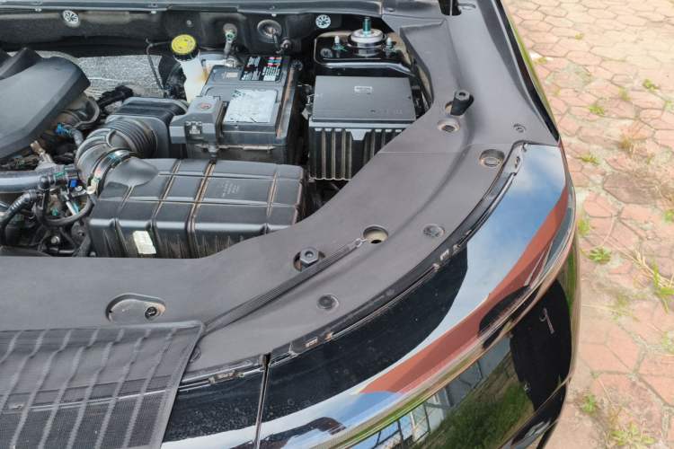 Used JETOUR X70 PLUS 2025 1.5T ZhiZhen Pailong Edition 5-Seater Engine Bay Left