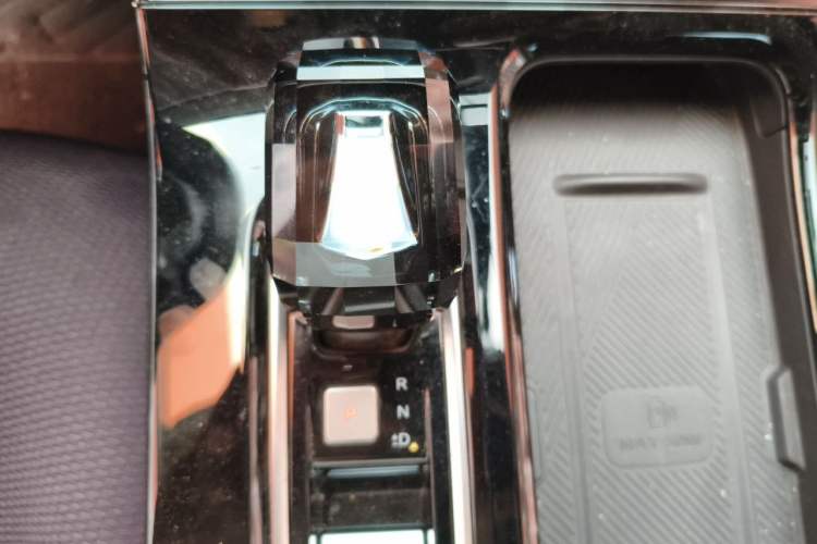 Used JETOUR X70 PLUS 2025 1.5T ZhiZhen Pailong Edition 5-Seater Gear Lever