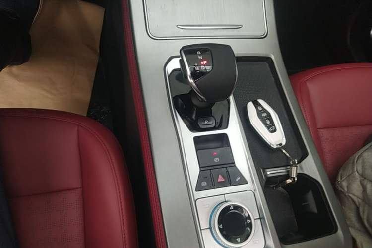 Used JETOUR X70 PLUS 2025 Champion Edition 1.5T DCT Champion PRO 7-Seater Gear Lever