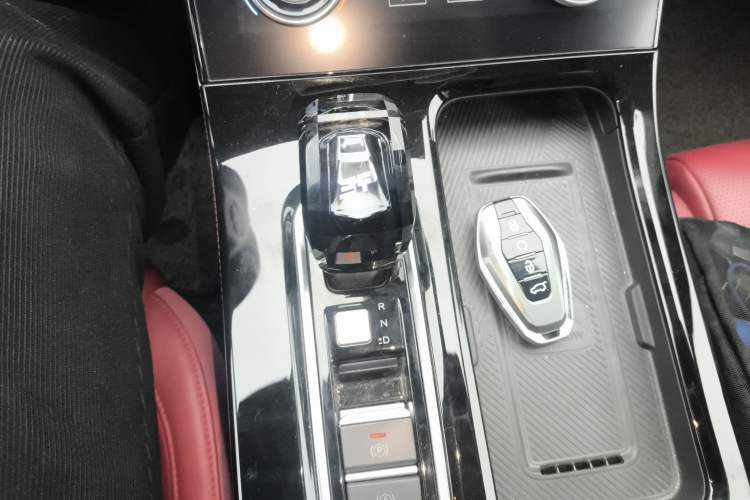Used JETOUR X70 PLUS 2025 1.5T Flagship 7-Seater Gear Lever