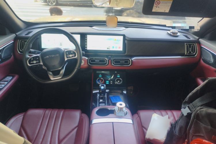 Used JETOUR X70 PLUS 2025 1.5T Luxury Dynamic Edition 7-Seater Interior 2
