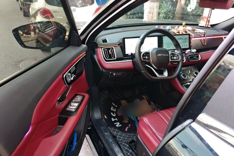 Used JETOUR X70 PLUS 2025 1.5T Luxury Dynamic Edition 5 Seats Interior 3