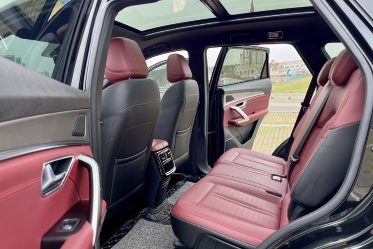 Used JETOUR X70 PLUS 2025 Champion Edition 1.5T DCT Champion MAX+ 7-Seater Interior 3