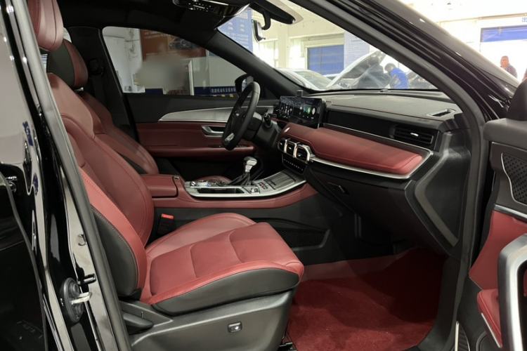 Used JETOUR X70 PLUS 2025 1.5T CVT Flagship PRO 7-Seater Interior 8