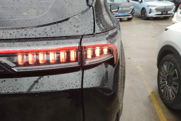 Used JETOUR X70 PLUS 2025 1.5T ZhiZhen Pailong Edition 7-Seater Right Rear Taillight